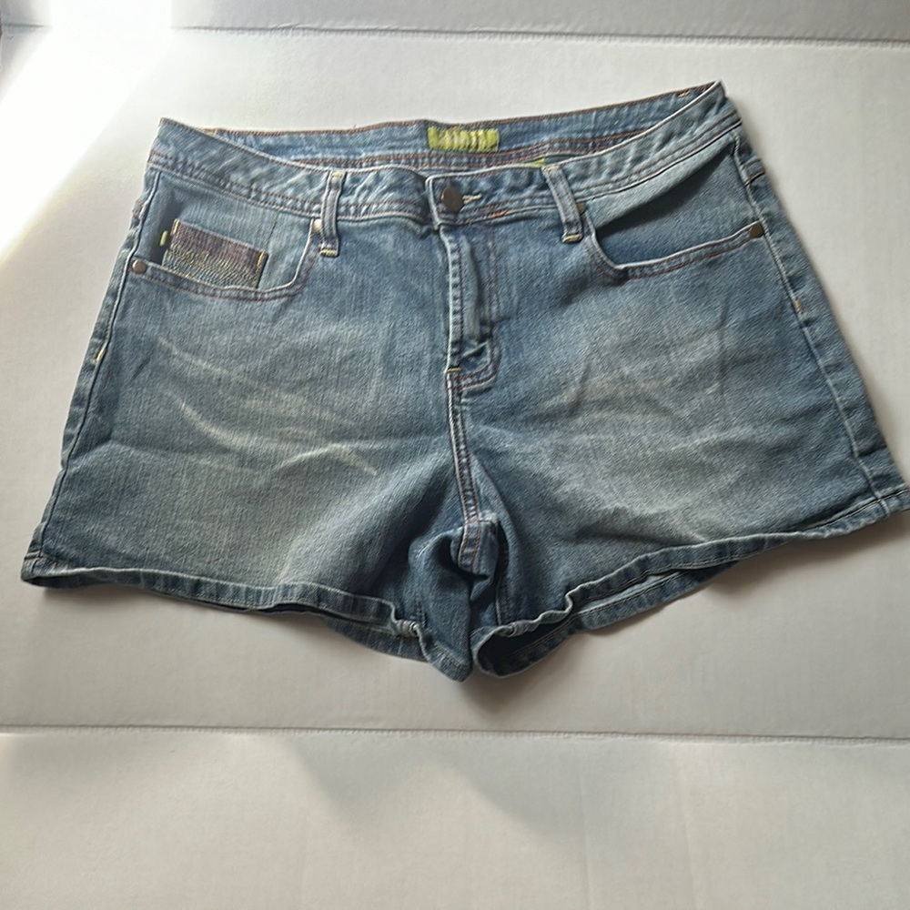 Zanadi Women's Denim Shorts - Size 14 - Light Wash with Embroidered Detail